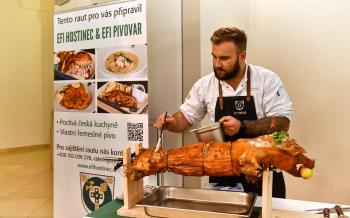 EFI Catering - buffet - roast pig